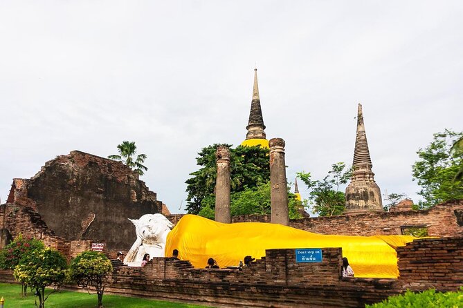 Bangkok to Ayutthaya: Temples & Local Candy One Day Tour - Ayutthaya Historical Park and Roti Sai Mai: the sweet break that feels local