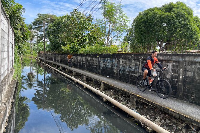 Bangkok Tour by Boat and Bike - Canal time on your choice of kayak or canoe