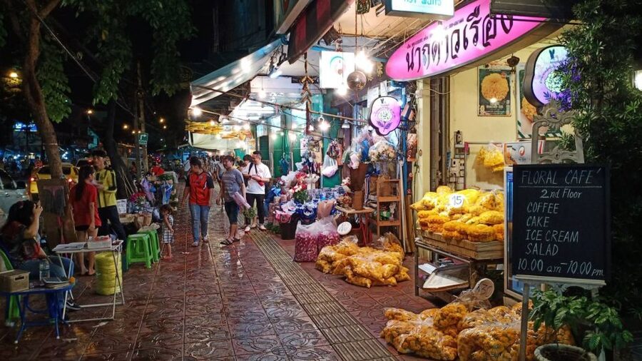 Bangkok: Travstore Original Bangkok Discovery Tour - Saphan Taksin to Wat Arun, the river crossing that sets the tone