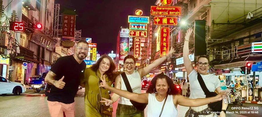 Bangkok: Tuk Tuk Adventure Chinatown Michelin Food & Temples - Pak Khlong Talat and the flower-market moment