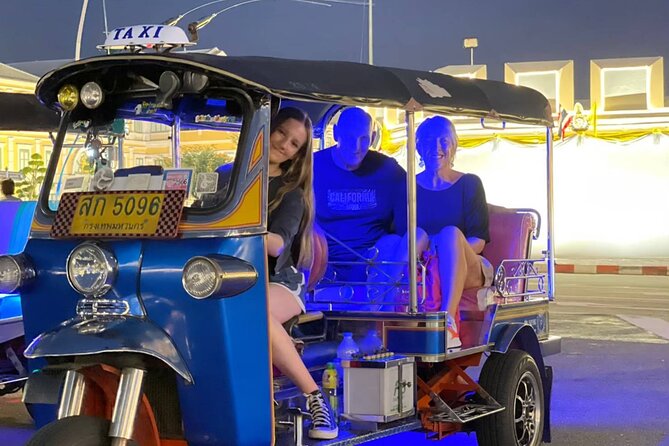 Bangkok Tuk-Tuk Tour by Night with Chinatown Street Food Meal - Pak Khlong Flower Talat and the Giant Swing in one smooth old-town loop