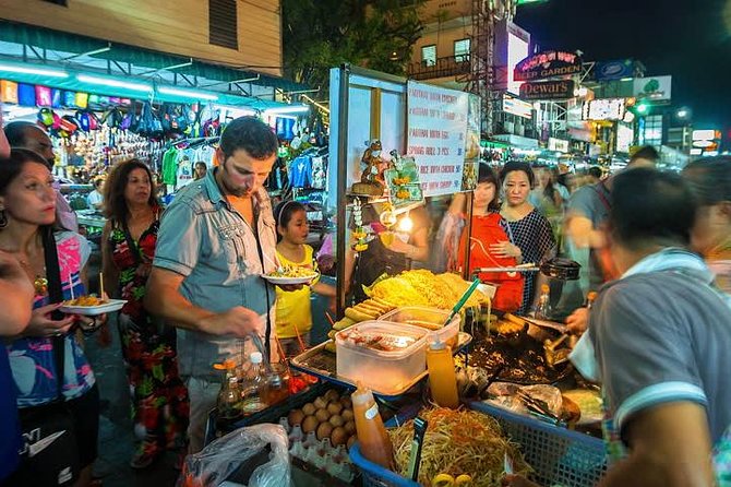 Bangkok Tuk Tuk Tour - Hotel-pickup & Dinner - Khao San Road: short stroll, big atmosphere