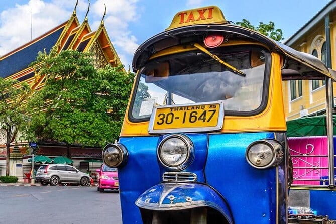 Bangkok TUK TUK Twilight Cultures Market and Food Taste - The food side: what dinner street food feels like here