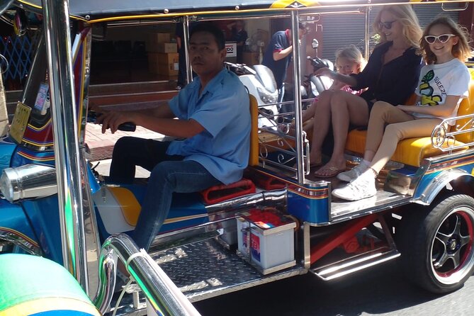Bangkok Tuk Tuk Walk & Temple Tour With Wat Pho, Arun & Traimit - Wat Traimit Golden Buddha: The 5.5-Ton Moment