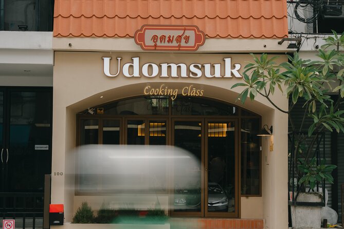 Bangkok Udomsuk Thai Cooking Class with local market tour - What you cook: daily Thai home recipes plus a dessert