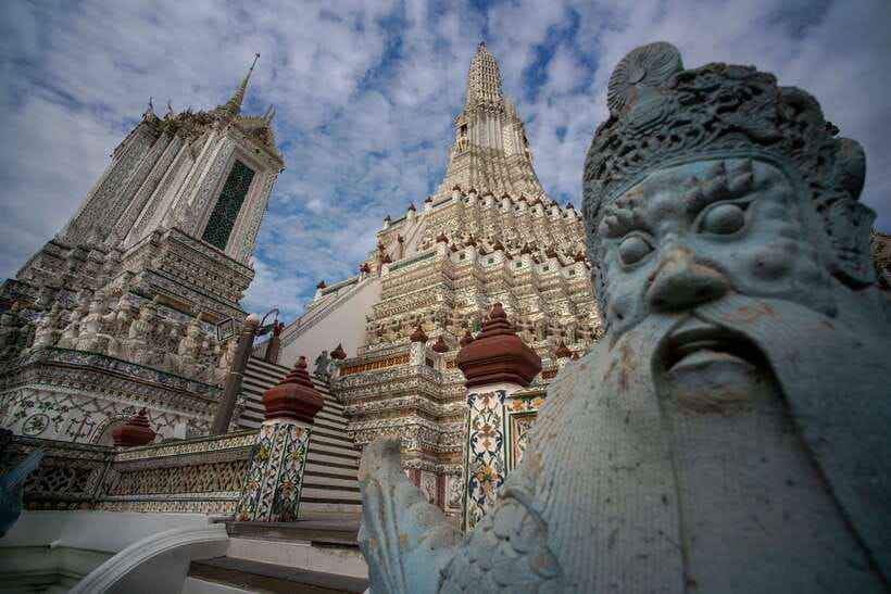 Bangkok: Wat Pho and Wat Arun Guided Walking Tour - Wat Arun by the River: Why the Mosaic Chedi Feels Like a Different Temple
