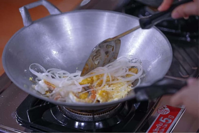 Bangkok: White Lotus Thai Cooking Class with Market Tour - Price value in Bangkok: is $35 for 210 minutes fair?