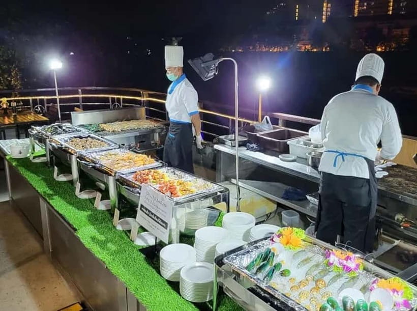 Bangkok: White Orchid Chao Phraya Cruise Free Flow Beer - Live dance, pop, and jazz music: fun, but check your comfort level