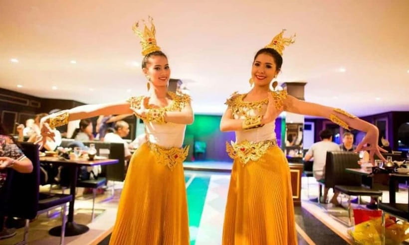 Bangkok: White Orchid Chao Phraya Cruise, Thai Buffet & Beer - Thai dance and live music, plus a ladyboy cabaret on the right session