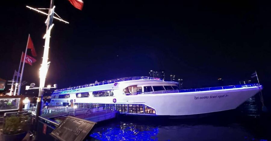 Bangkok: White Orchid Chao Phraya Dinner Cruise - Unlimited beer and the seafood buffet: where the value shows up