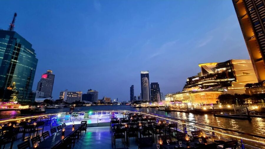 Bangkok: White Orchid Chao Phraya Dinner Cruise - Live music and traditional dance: fun entertainment, not a formal show
