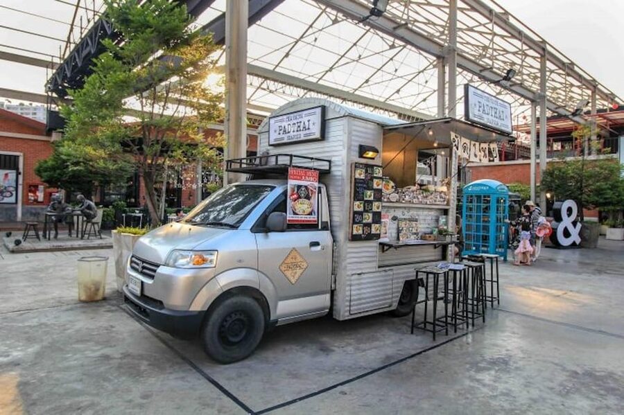 Bangkok with a Private Car and Driver Customizable Tours - Private car, English driver, and what you are really booking