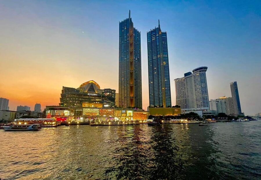 Bangkok with a Private Car and Driver Customizable Tours - 4-hour route: Asiatique, Wat Rakhangkositaram, and Old Town drive