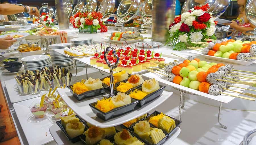 Bangkok: Wonderful Pearl Dinner Cruise and Live Performance - Entertainment that actually keeps you paying attention