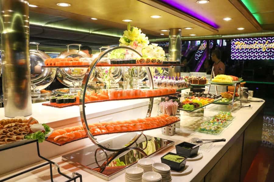 Bangkok: Wonderful Pearl Dinner Cruise and Live Performance - Timing, comfort, and what to wear on a night cruise