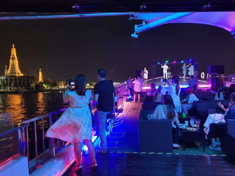 Bangkok: Yodsiam Sightseeing Cruise Snacks & Unlimited Beer - Onboard vibe: music, dance, and the “cheap and cheerful” energy