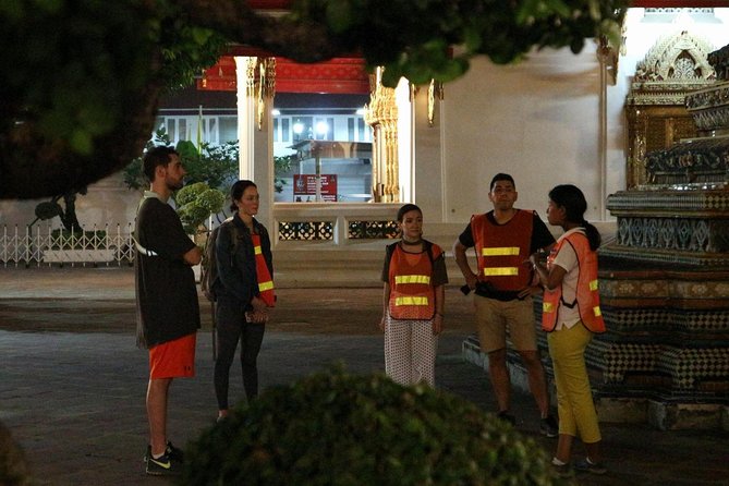 Bike Bangkok at Night with Thai Dinner - Wat Pho After Dark: History Talks and Temple Lighting