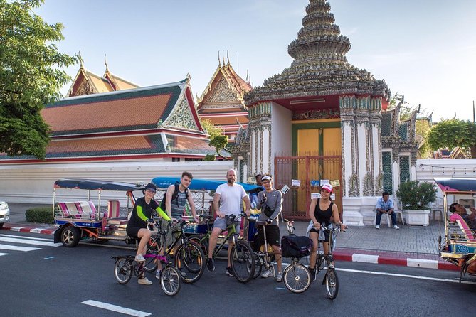Bike & Bite with Boss: Explore Bangkok - Grand Palace area by bike: seeing historical buildings without losing the night