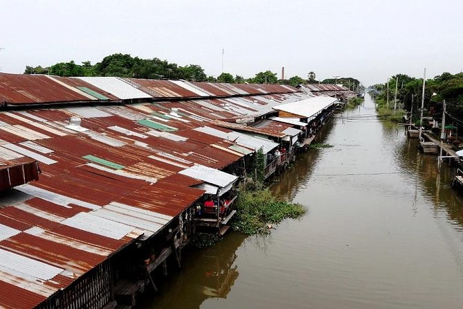 Chachoengsao Day Trip Including Bang Pakong River Cruise from Bangkok - Lunch in a local restaurant: a calm break, with one important catch