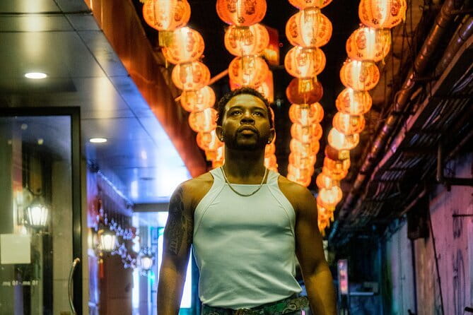 Chinatown (Yaowarat Road) Neon Photoshoot - Why Yaowarat Road neon makes better photos than most night scenes