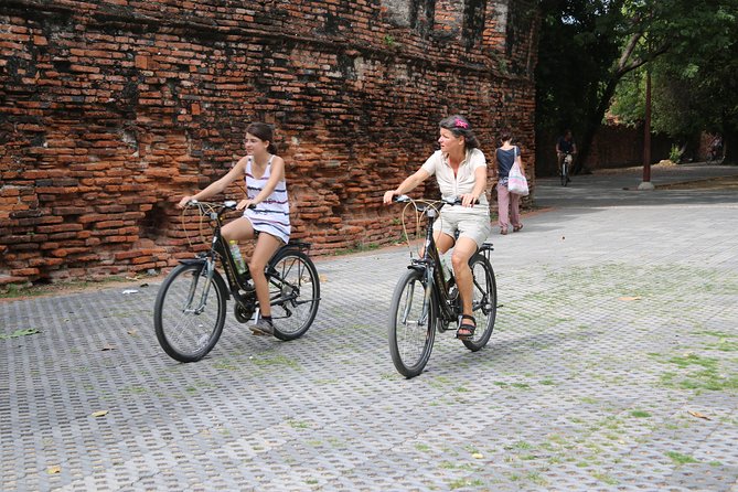 Colors of Ayutthaya Full-Day Bike Tour - Stop 4: Wat Mahathat, the Temple of the Great Relic