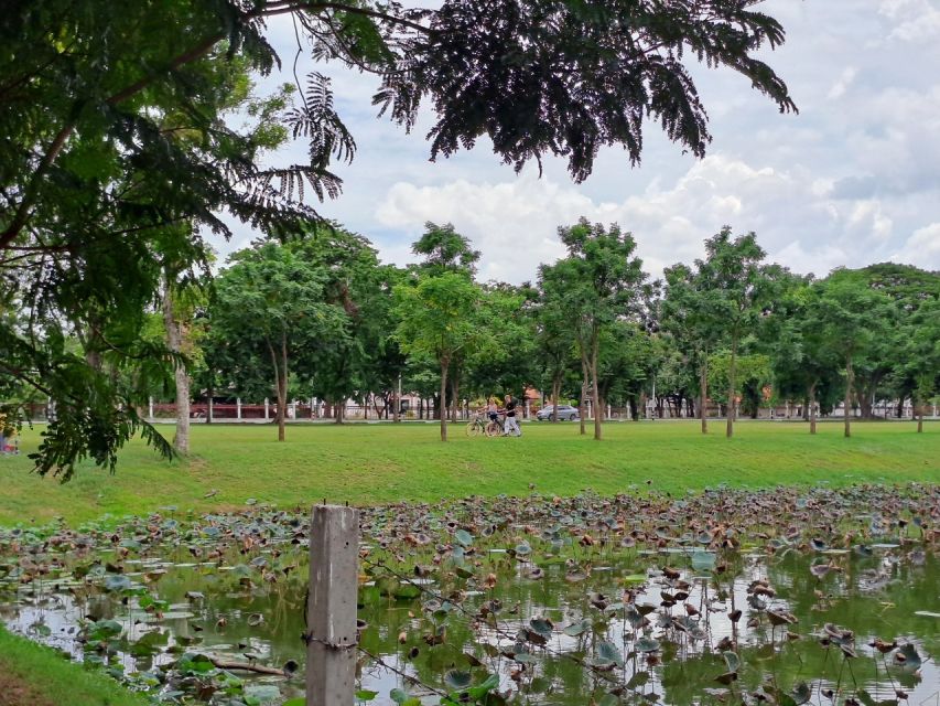 Colors of Ayutthaya: UNESCO Heritage 6 hour Bicycle Tour - Wat Mahathat, the Buddha head in tree roots