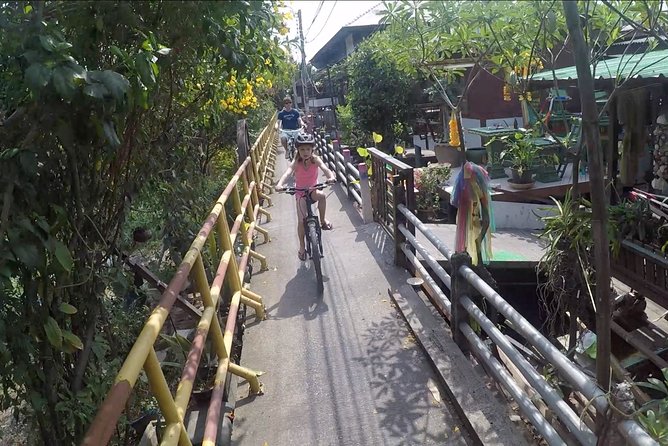 Colors of Bangkok Private tour - ThailandBiking briefing at Rama III: start calm, not chaotic