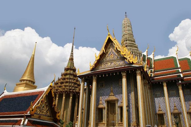 Damnern Saduak Floating Market, Grand Palace and Wat Phra Keo Tour from Bangkok - Damnoen Saduak Floating Market: what you will see and how it feels