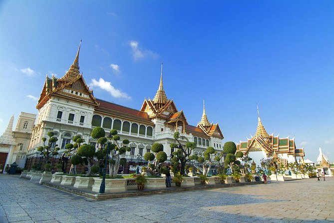 Damnern Saduak Floating Market, Grand Palace, Wat Phra Keo & Wat Pho - A private guide and smooth transport: the value you feel more than you notice