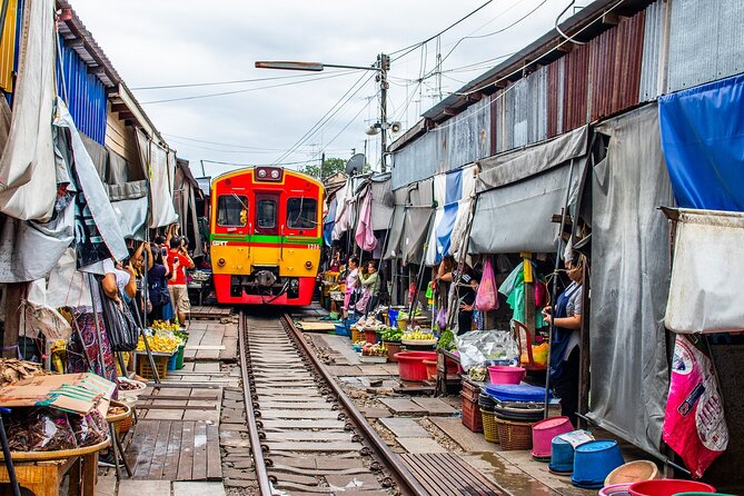 Damnoen Saduak Floating Market and Maeklong Railway Market Tour - Guides make or break the day