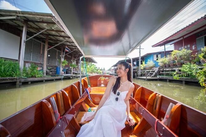 DamnoenSaduak Floating Market Michelin Food One Day Tour - Maeklong Railway Market: the train cuts the market in half