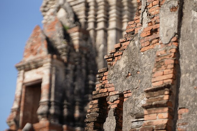 Day Tour From Bangkok to Ayutthaya By Bus - Wat Mahathat and Pa Than Bridge: the Buddha in the roots moment