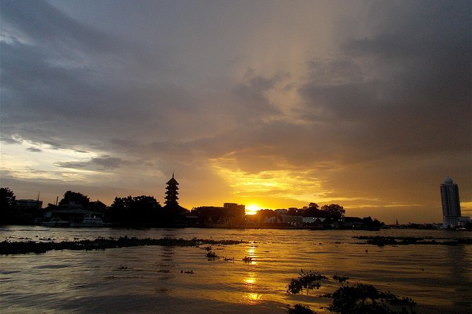 Discover Bangkok at Night 5-Hour Bike Tour with dinner - Where you meet, and how the logistics affect your day