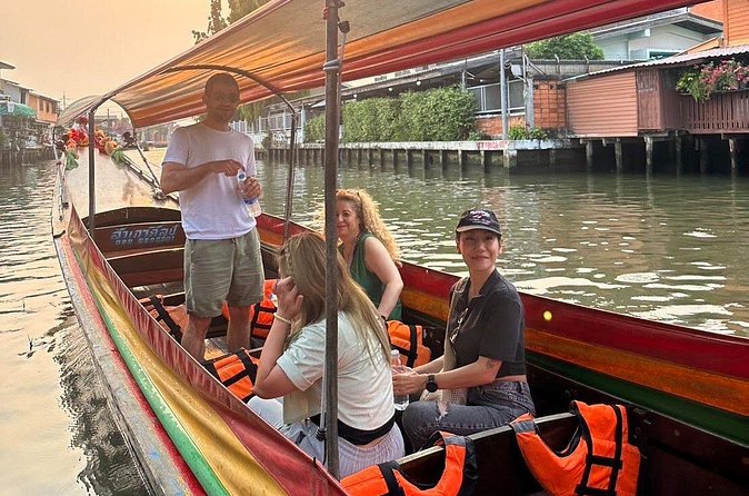 Discover Hidden Bangkok with Longtail Boat Tour - Stop 2: Wat Ratcha Orasaram (Chom Thong), a temple with Thai-Chinese flavor