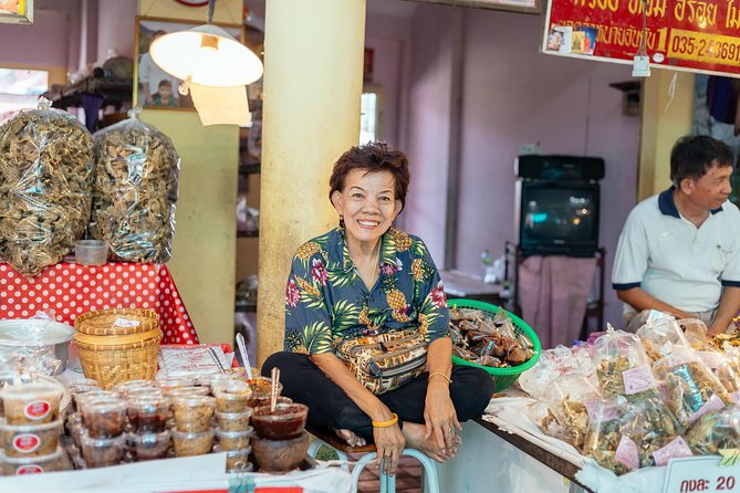 Drinks & Bites in Bangkok Private Tour - Stop 5, Phetchaburi 7 Alley: A Cold Drink Break and Extra Eating Tips