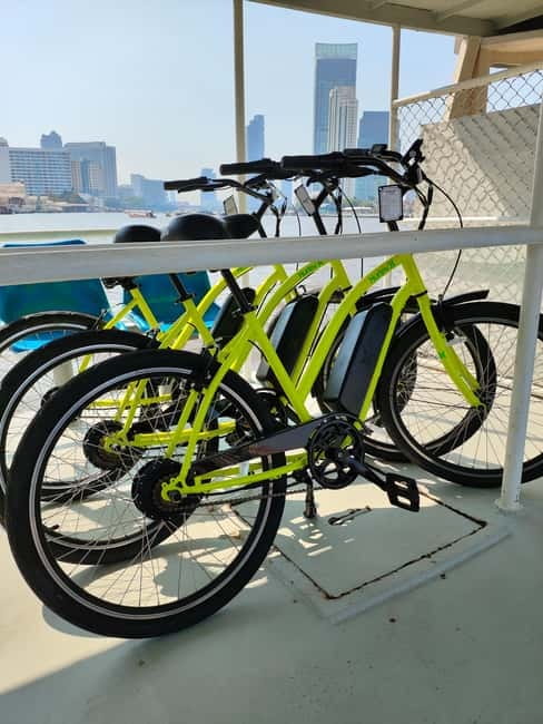 Electric Bike Tour - Talat Noi and Chinatown side streets on two wheels