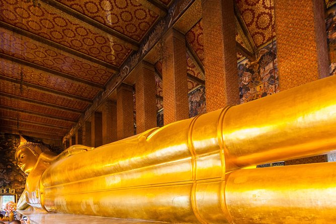 Exclusive Tour – Grand Palace, Emerald Buddha & Reclining Buddha - Emerald Buddha at Wat Phra Kaew: the sacred stop with strict etiquette