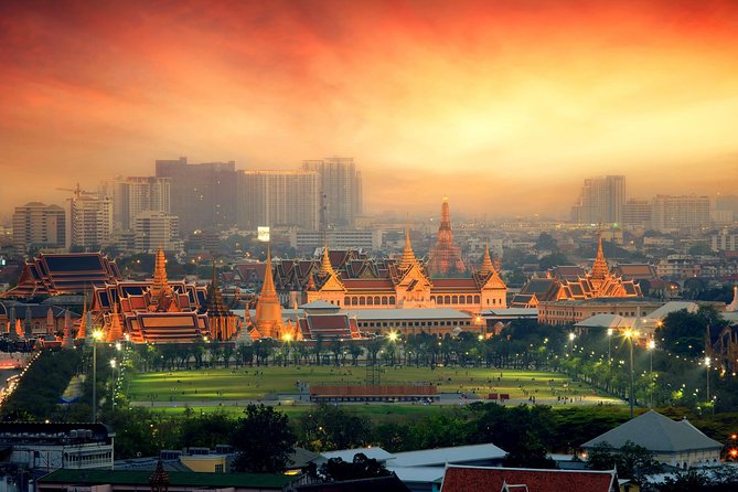 Exclusive Tour – Grand Palace, Emerald Buddha & Reclining Buddha - Entering the Grand Palace complex without the usual scramble
