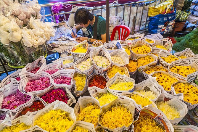 Experience Bangkok at Night with Streetfood Dinner & Foot Massage - 30-minute foot massage on Rambuttri Road: relief with the street around you
