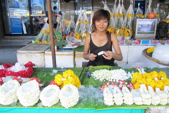 Experience Bangkok at Night with Streetfood Dinner & Foot Massage - Guides make the difference: Toon and Kasiya examples