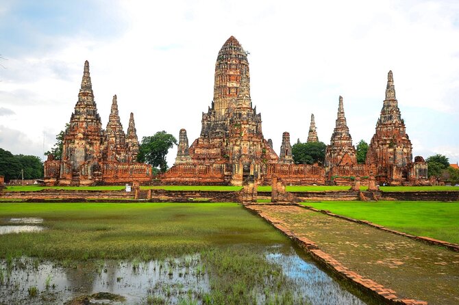 Explore the World Heritage Of Ayutthaya - Thai Lunch in Ayutthaya: Grilled River Prawns and Roti Sai Mai