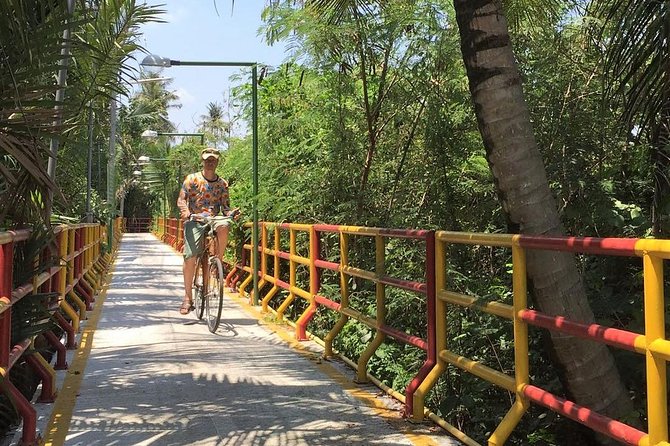 Family Bicycle Tour in the Green Oasis of Bangkok on Bamboo bikes - Stop 1: Wat Khlong Toei Nok and the river boat crossing