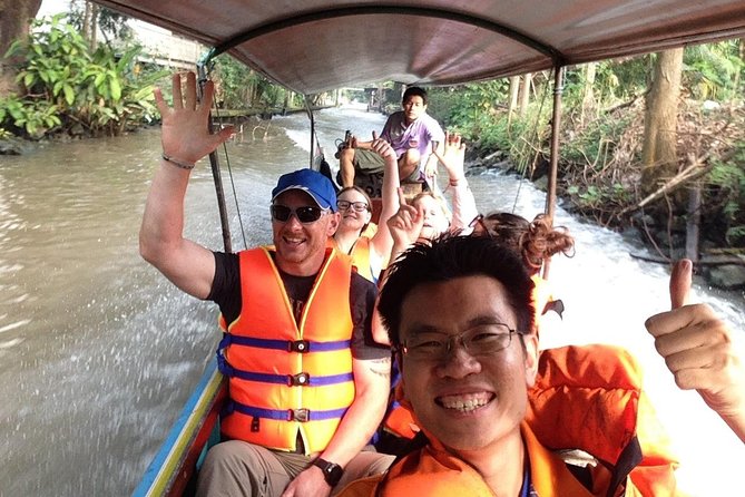 Floating and Railway Market (Optional Waterfall): Private Tour - Mae Klong Railway Market: the moment the train arrives