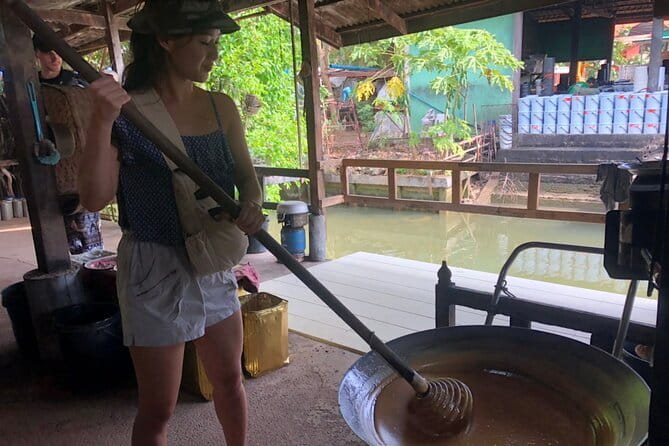 Floating and Railway Markets with Kwan Damnoen Restuarant - Stop 0: Samut Sakhon salt fields and the start of the story