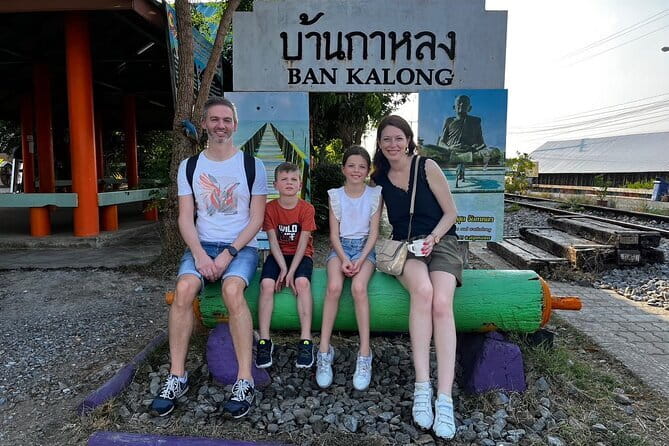 Floating and Railway Markets with Kwan Damnoen Restuarant - On the ground at the railway market: how to get better photos