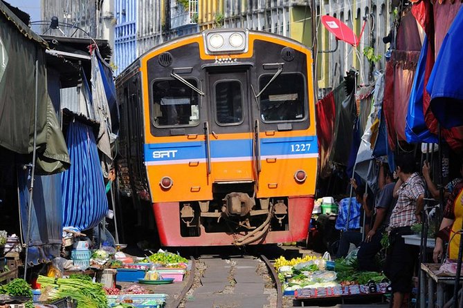 Floating Market Damnoen Saduak and Meklong Railway Market: Half Day Tour - Two Markets, One Smooth Morning Out of Bangkok