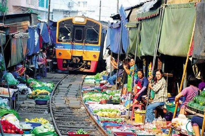 Floating Market Damnoen Saduak and Meklong Railway Market: Half Day Tour - Shopping Smart: Where to Browse and What to Skip