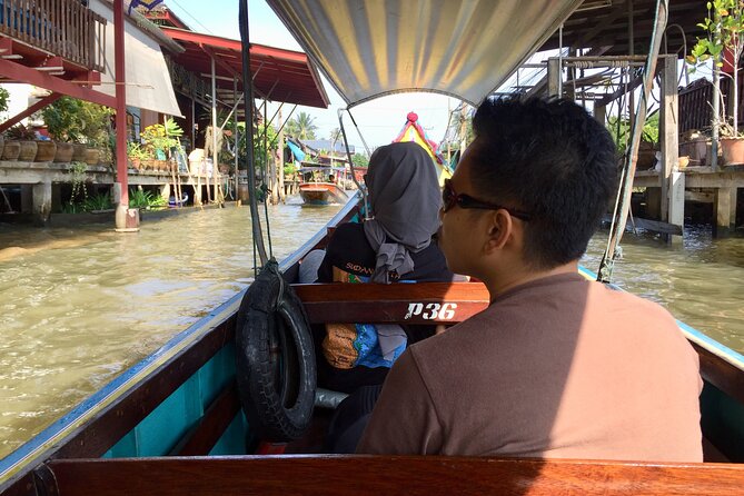 Floating Market with Great Pagoda Temple and Wat Sam Phran - Damnoen Saduak Floating Market by long-tail boat: the food and the pace