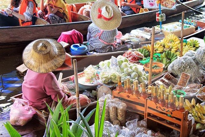 Floating Markets and Bridge on River Kwai Tour from Bangkok - The long coach ride to Kanchanaburi: what fills the time