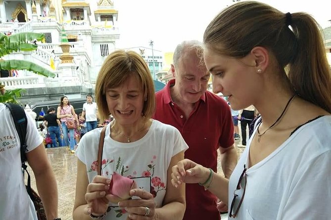 Flower Market & Floral Art: Multilingual Private Tour [EN/others] - Pak Khlong Flower Talat Original, Then Fold Bua Luang and Bua Chut